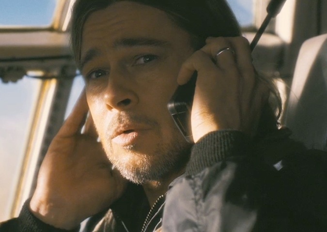 โทรศัพท์ดาวเทียมในภาพยนตร์เรื่อง World War Z (ภาพจากภาพยนตร์ และเฟซบุ๊ค My Iridium)