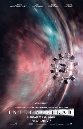ใบปิดหนัง Interstellar เห็นยาน Endurance กำลังเข้าใกล้ช่องเปิดที่เป็นรูปทรงกลมของ "รูหนอน"​ หรือ wormhole ที่เปิดไปยังอีกกาแล็กซี่หนึ่ง